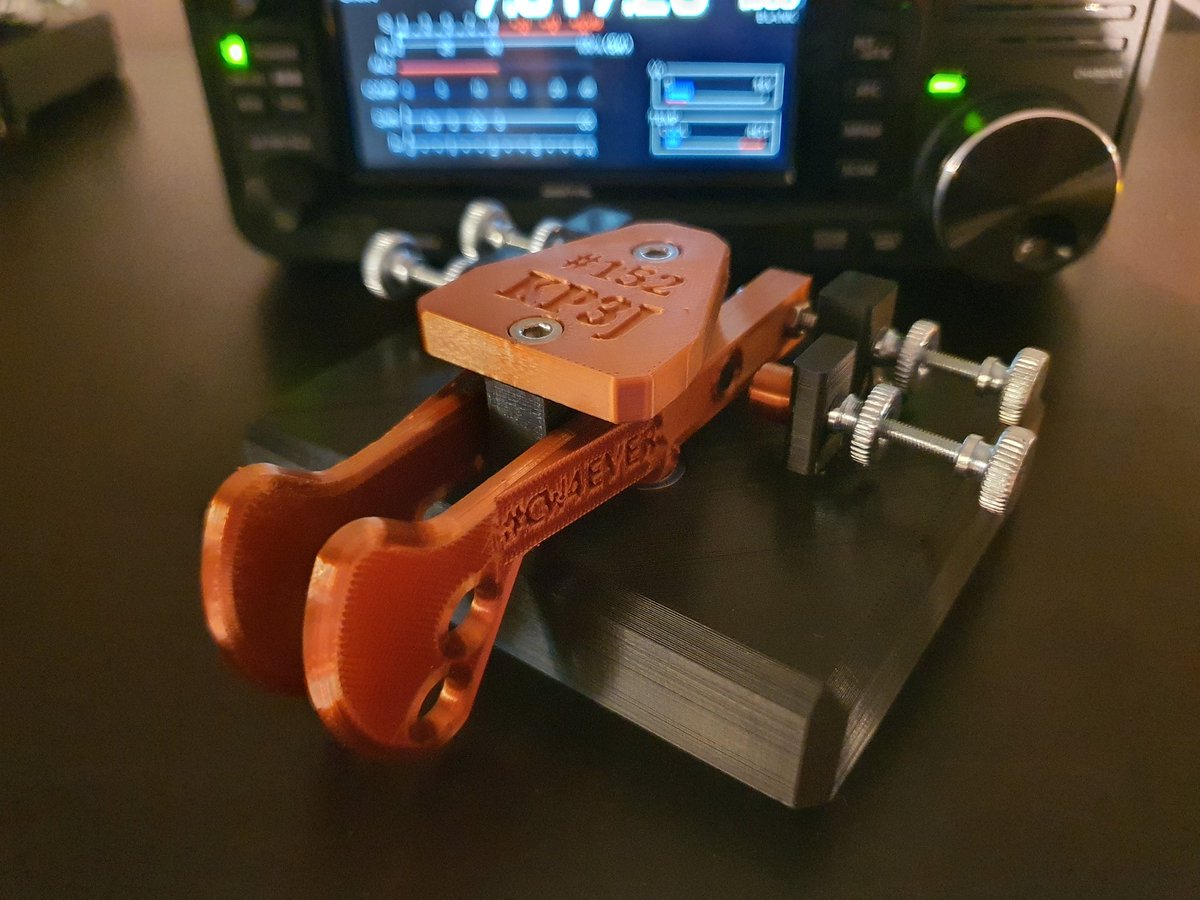 These 2 beauties are going to KP4 tomorrow.

Enjoy my friend <a href="/kp4zz/">JR Escobar</a>

73

#cw4ever #hamradio