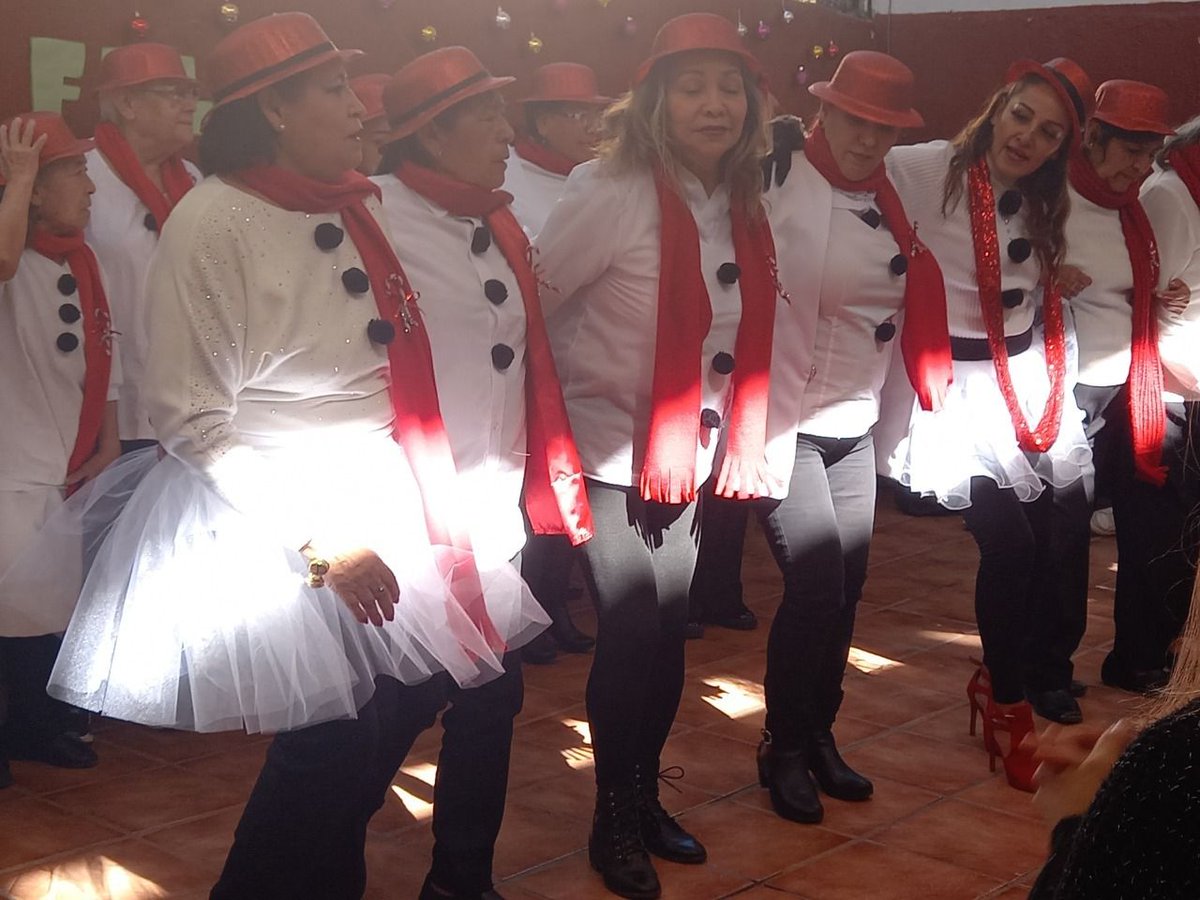 AntenaSanLuis's tweet photo. #Muncipio | Alcalde #EnriqueGalindo lleva programas de #VialidadesPotoSÍnas y #DeCorazónmiCasa al #Aguaje2000
Durante el #DomingodePilas, se anunció la rehabilitación integral de la avenida #LasPresas, una de las vías más importantes de la zona -> https://t.co/iVwV7GMenU https://t.co/pAPreb82fb