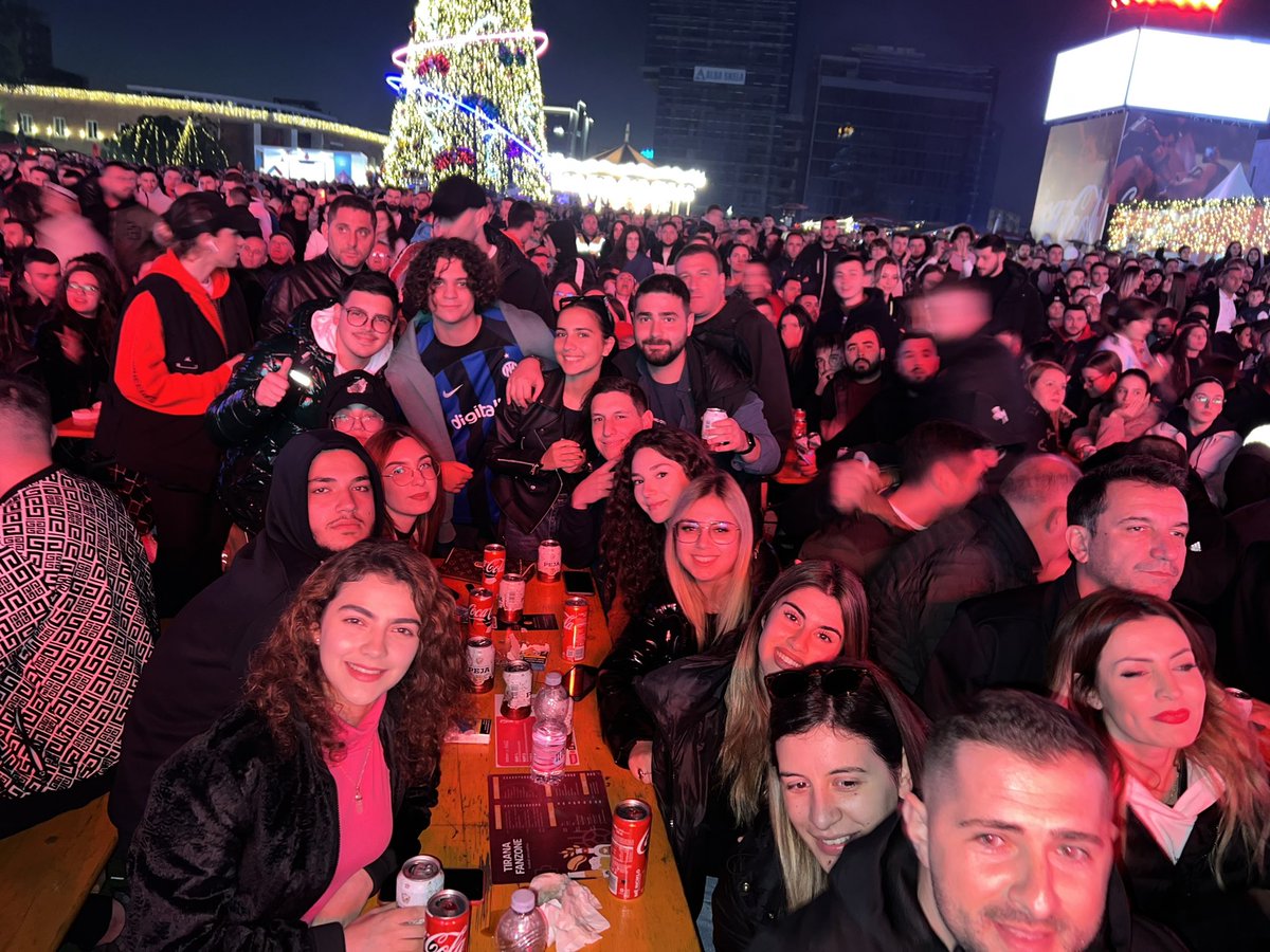 Helena_kace's tweet photo. Finalja e madhe ne “Tirana Fun Zone” me grupin me te mire 🤩, jo vetem te njesise 5 por te gjithe Tiranes dhe me kryetarin e bashkise @erionveliaj , gjithmone prane dhe ne mbeshtetje te rinise 💪🏻❤️ https://t.co/3SHXZi6caH