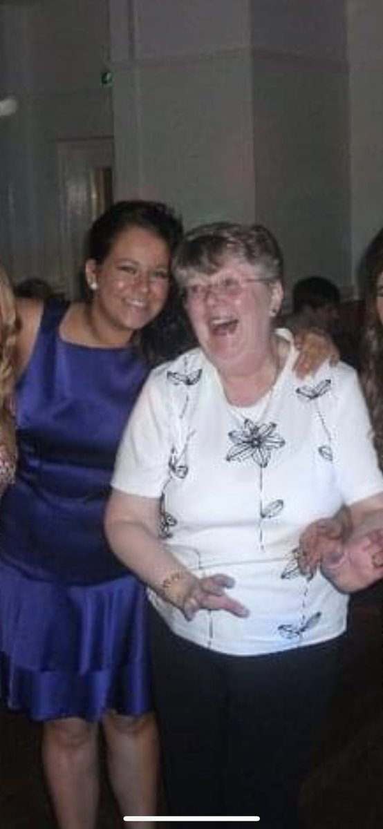 angemurphy90's tweet photo. Last night we very suddenly lost the heart of our family, and it’s safe to say we weren’t ready💚
A lady with so much strength. 
At this time of year hold your family that bit closer &amp; always remember to say what’s in your heart, you never know when it will be your last time. Ax https://t.co/KOfDbFw0SH