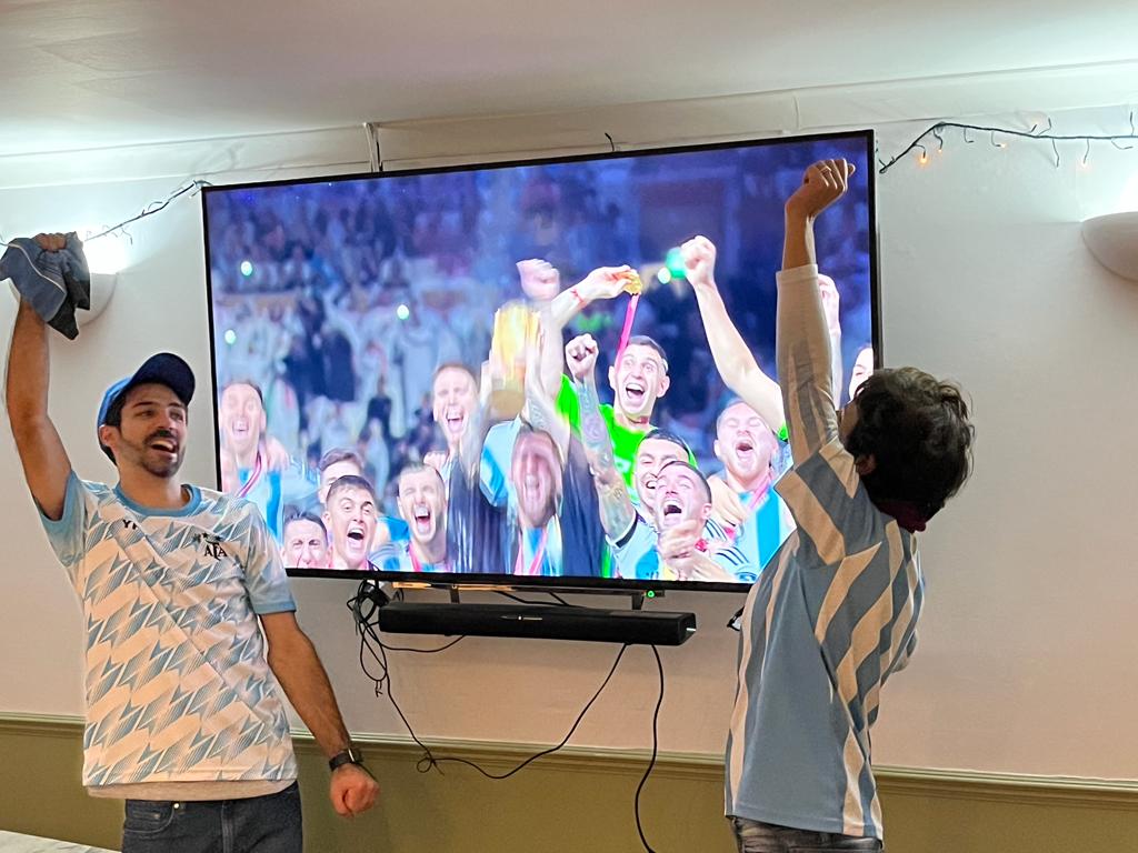 OPLTSC's tweet photo. #ArgentinaVsFrance @OPLTSC today! Surprise visit from #Santaclaus🎄 Congratulations to coach @l_cannistraci 🇦🇷 and family.  Commiserations to all our 🇫🇷 friends, but thank you for the best #FIFAWorldCupFinal ever!!!! #WorldCup #WorldCupFinal #Messi𓃵 #tennis #squash https://t.co/2x9NVCpIoT