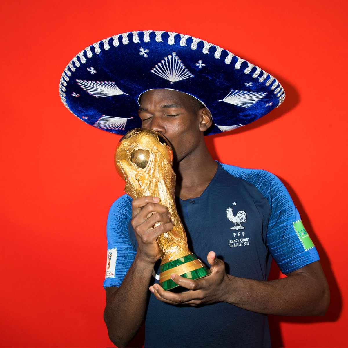 SomosAnalistas_'s tweet photo. 2022: Un mexicano le regala un sombrero a los jugadores de Argentina, lo rechazan y lo llaman bobo

2018: Un Mexicano le regala un sombrero a Francia

Pogba y Mendy: https://t.co/mSKseywdd3