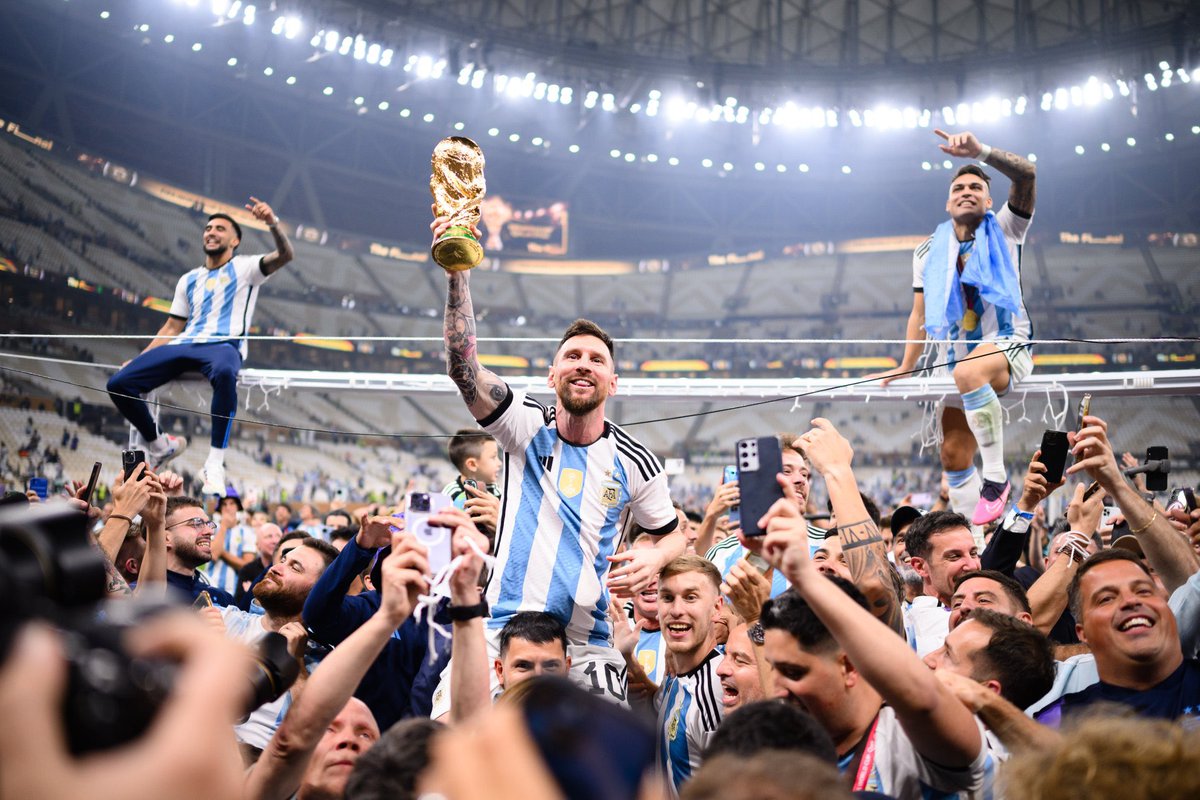 _CFFP's tweet photo. 🇦🇷 ¡CAMPEÓN MUNDIAL! 🏆🌎

Llego la tercera ⭐️⭐️⭐️… Enhorabuena para nuestra comunidad Argentina de @_CFFP ¡SON CAMPEONES DEL MUNDO! Fam. De Lemos / Fam. Ledesma, ¡A festejar! @carladel18 https://t.co/jWwGdy60VJ
