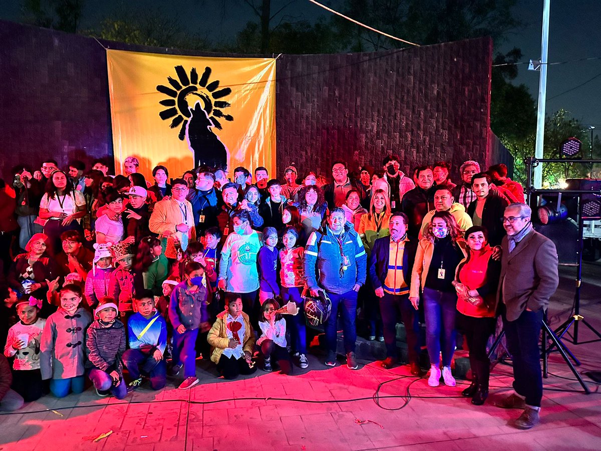 MezRosy's tweet photo. Asistí a Posada Navideña por la Juventud con Giocán con los vecinos Coyoacanenses. Agradezco la invitación al exconcejal Armando Jiménez Hernández. Vamos a seguir trabajando de la mano con nuestro Alcalde Giovani Gutiérrez.
#PorBuenRumbo
#ArmandoUnMejorCoyoacan
#GioContigo https://t.co/1OsiDUmGTJ