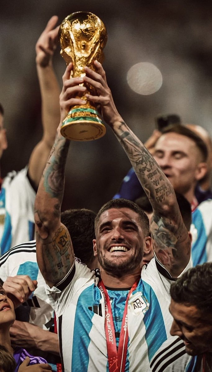 RodrigoDPfans_'s tweet photo. CAMPEÓN DEL MUNDO ⭐🥺🇦🇷🌎💙🤍@rodridepaul https://t.co/KzrFPtmXIH