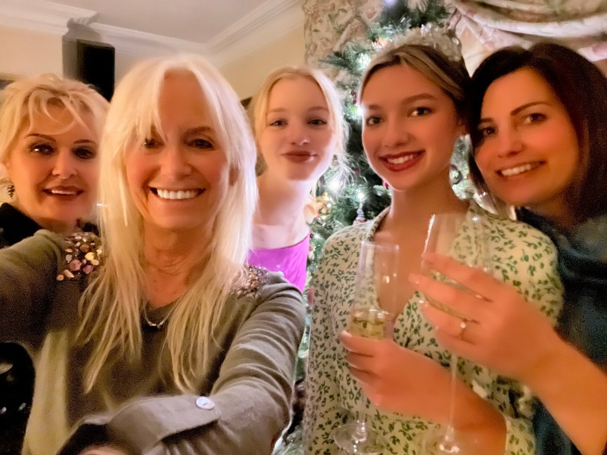 TheSusanGeorge's tweet photo. Photo shoot at home today me behind the #camera as some gorgeous girls #modelled fab fashion for https://t.co/d8kaOMnH7x thank you Millie, Eloise, Fay and Jane, what a lovely way to welcome #Christmas 🎄 https://t.co/tvvzAgGpvm