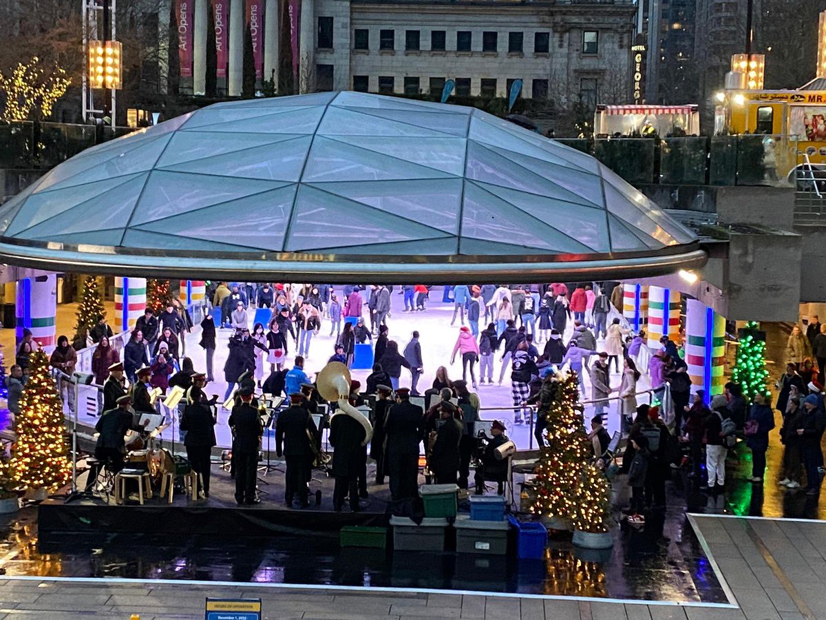 BCRegimentBand's tweet photo. We had a great time spreading Christmas cheer in @downtownvan at the #RobsonSquare skating rink! https://t.co/rducbTwn3I