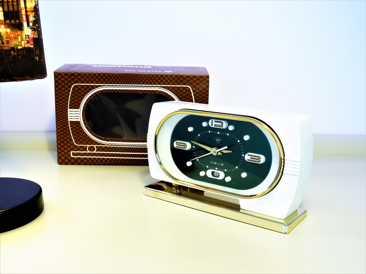 MaLanterne's tweet photo. Vintage Alarm Clock ''Diamond'' Cream and Dark Green Color, Plastic Clock, Original Box, Made in The People Republic of China, Shanghai, 70s https://t.co/5qvSMy51WA #Vintage #BLACKFRIDAY #FREESHIPPING #Fashion #Antiques #Typewriter #DiamondClock https://t.co/VGMxBzQyIm