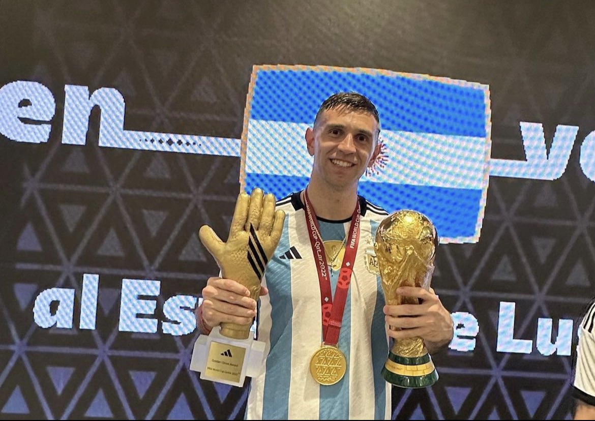 ____benja_____'s tweet photo. LIONEL ANDRES MESSI CUTTICCINI SOS EL MEJOR JUGADOR DE LA HISTORIA NO QUEDA DUDA.
HOY NOS DISTE LA MAYOR ALEGRÍA QUE NO SOLO EL ARGENTINO FESTEJÓ 🥰
ESTOY TOTALMENTE AGRADECIDO POR TODO LO QUE DAS POR ESTA HERMOSA CAMISETA 🇦🇷💙.
LA VERDAD NO TENGO PALABRAS PARA AGRADECERTE ⭐⭐⭐ https://t.co/WmdHK6Z04V