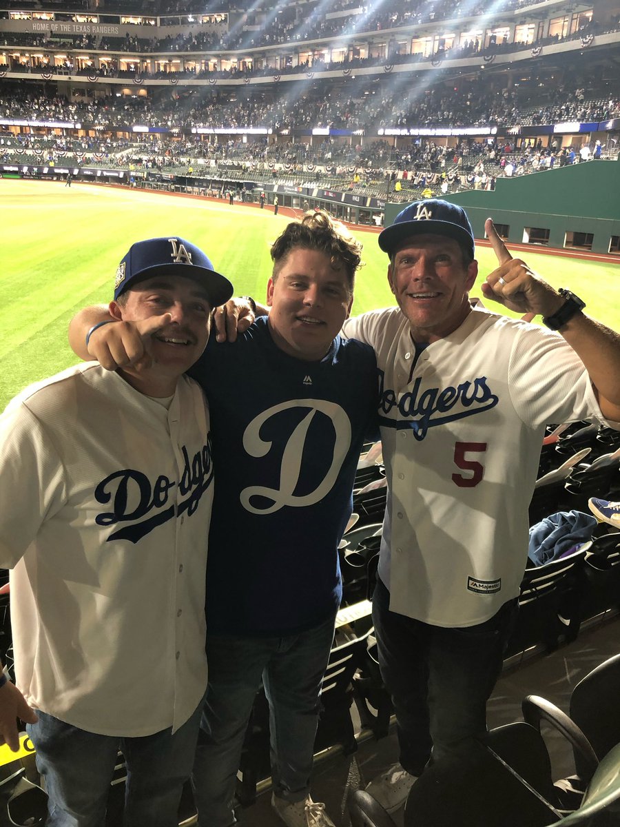 caseywhalen42's tweet photo. I HATE THIS - thanks for everything @redturn2 - you & @court_with_a_K have been the face of the @Dodgers #RedSamurai https://t.co/XQTlsaEfPf