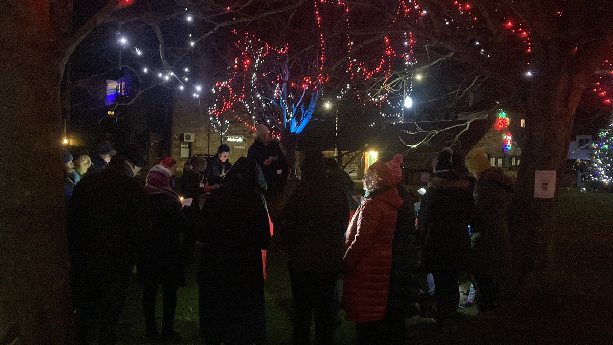 AGPChurches's tweet photo. A lovely evening of community Carols on the Green under the Gullane Christmas lights.

A great event, initially cancelled due to omicron last year, but we are already looking forward to more singing next year. 

Thank you to everyone who organised and baked for the evening.  🍰 https://t.co/nO4AAg7293