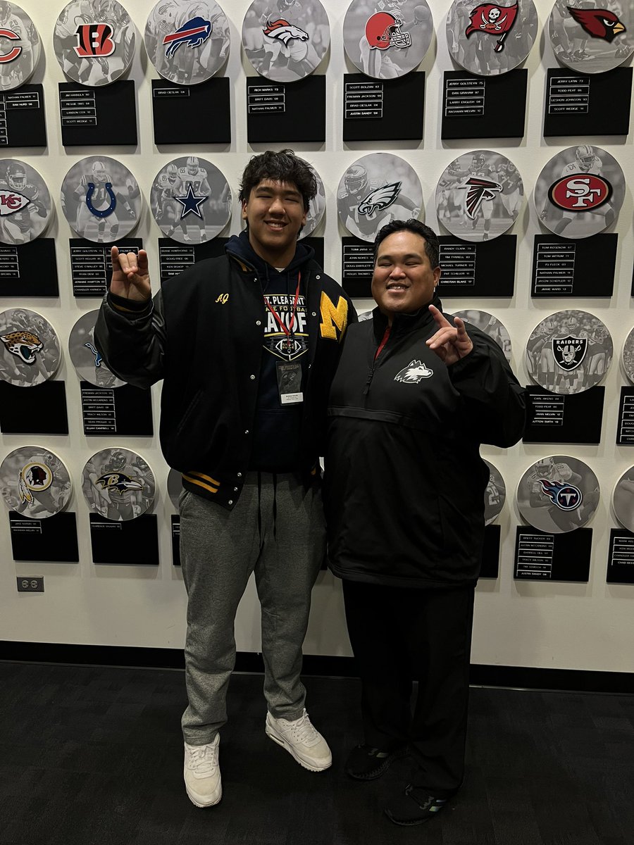 After a great conversation with @NIUCoachHammock,  <a href="/Coach_Jackson/">Derrick Jackson</a>, and <a href="/CoachAgpalsa/">Daryl Agpalsa</a>  I am blessed to have received a scholarship offer from Northern Illinois University! <a href="/AllenTrieu/">Allen Trieu</a> <a href="/samspiegs/">Sam Spiegelman</a> @Rivals_Clint <a href="/TheD_Zone/">The D Zone</a> @MohrRecruiting <a href="/williamdennis28/">William Dennis</a> <a href="/robindennis28/">Robin Dennis</a>