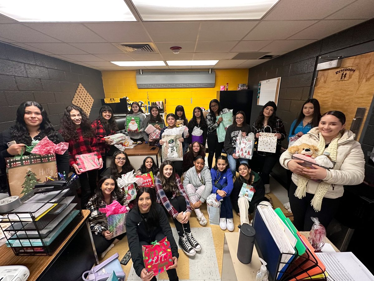Don’t wait for a Santa.. be a secret Santa in others’ lives and spread love &amp; happiness 🖤💛
Secret Santa with our volleyball team was a success 🧑‍🎄 #tistheseason