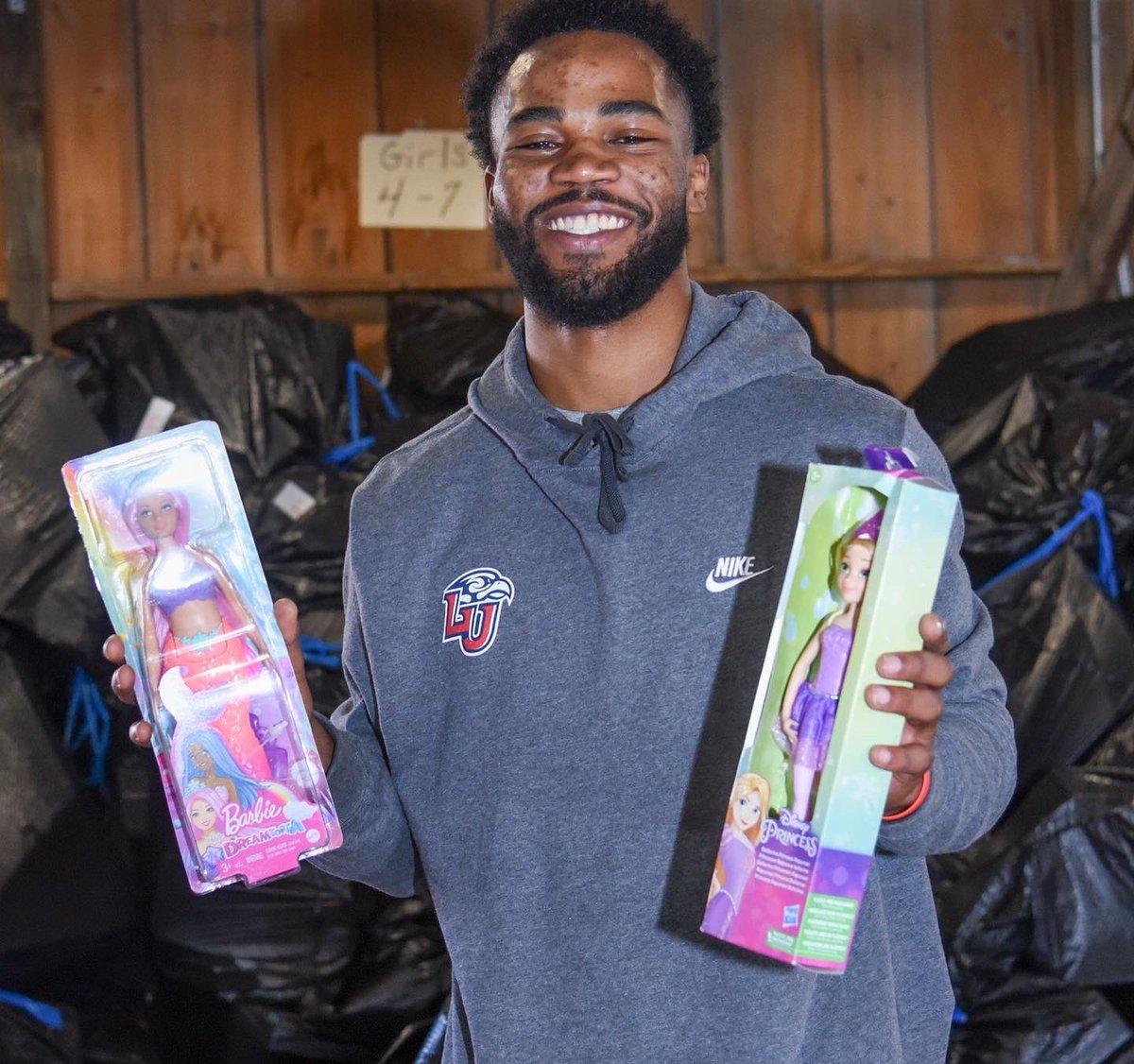 RoofClaim.com Boca Raton Bowl (@BocaBowl) on Twitter photo 2022-12-18 23:14:42 Giving back to the community is what itβs all about! @LibertyFootball volunteered with Toys for Tots today to help with their Holiday Gift Driveπ Giving back to the community is what itβs all about! @LibertyFootball volunteered with Toys for Tots today to help with their Holiday Gift Driveπ