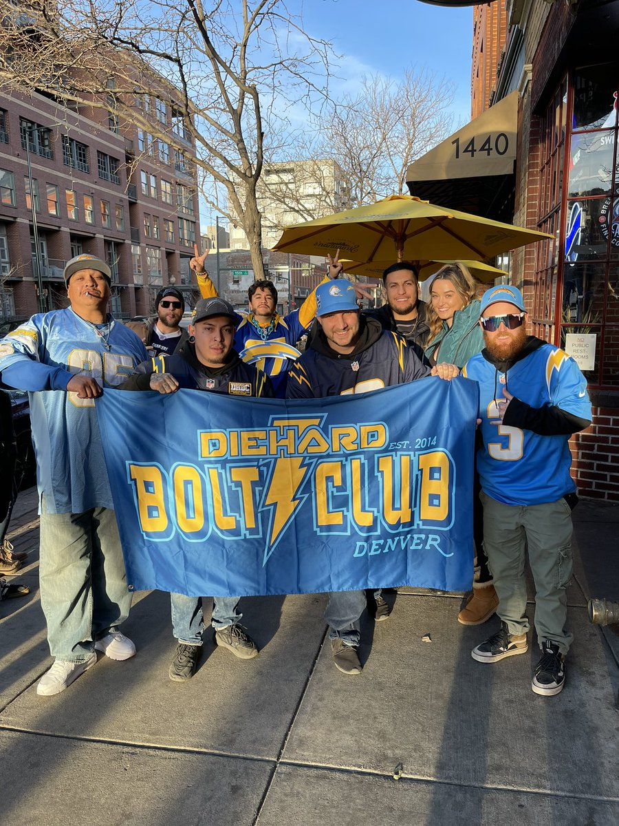 dhbcdenver's tweet photo. @arellanoajohn @NicholasTroy10 @TaylorEllison24 @DenverBoltz 
DHBC DENVER MEET UP @diehardboltclub #boltup #dhbc https://t.co/IPKNfCiQjm