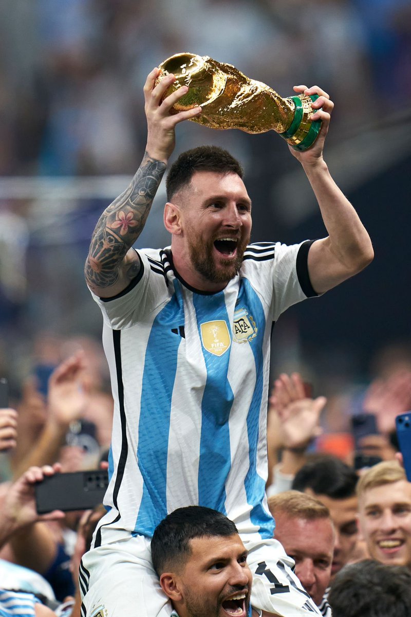 MESSICULT's tweet photo. EL DIA QUE MAS ESPERAMOS. LIONEL MESSI ES CAMPEÓN DEL MUNDO🏆💙 https://t.co/P74QEL6Rbz