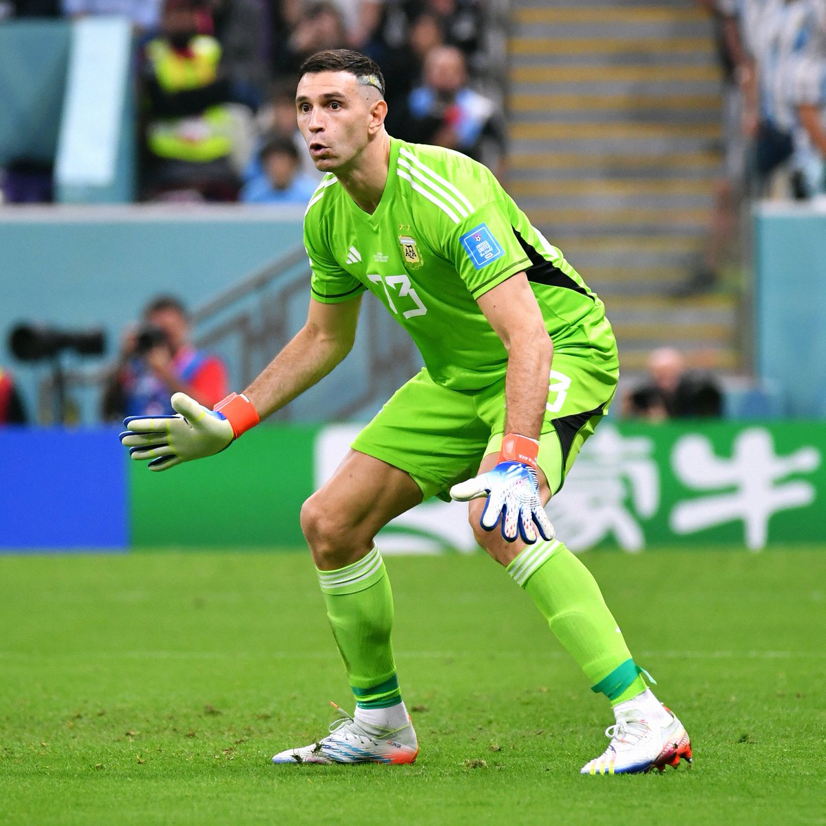 Sofascore's tweet photo. 🆚 | COMPARISON

Dominik Livaković at #Qatar2022:

🧤 25 saves (🥇)
🛑 3.52 Goals prevented (🥇)
✋ 4 shootout saves (🥇)

Emiliano Martínez at #Qatar2022:

🧤 7 saves (=21st)
🛑 -2.57 Goals prevented (41st)
✋ 3 shootout saves (🥈)

Deserved #FIFAWorldCup Golden Glove? 🤔 https://t.co/BF7bns8qP1