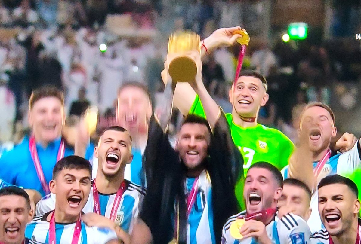 robertmarawa's tweet image. "The trophy is passed into the hands of genius....!!" ~Peter Drury