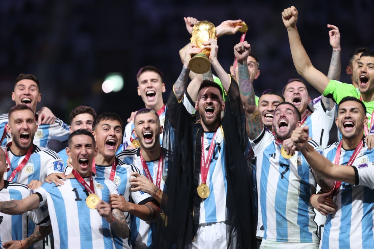 idextratime's tweet photo. HE DID IT! ARGENTINA JUARA PIALA DUNIA! 🇦🇷🏆 https://t.co/C0llLYcEgP