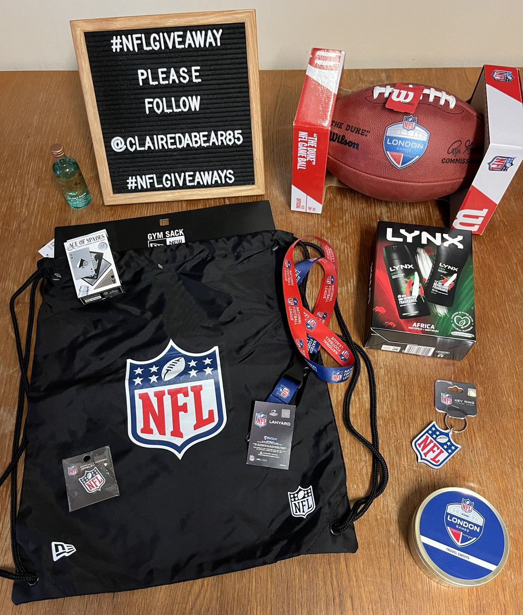 #Christmas #NFLGIVEAWAY For a chance 2 #win this fab #prize full of NFL #SWAG. With the bundle inc an <a href="/WilsonFootball/">Wilson Football</a> worth £135 You MUST b following <a href="/clairedabear85/">Claire Da Bear</a> &amp; RT this link. The #Giveaway will run till 30/12 &amp; is open 2 ALL #NFL fans globally #HappyHolidays #NFLTwitter