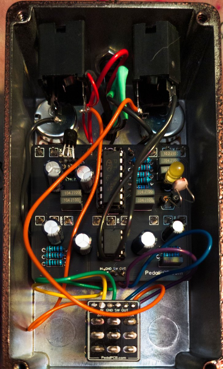 CodesLane's tweet photo. My 3rd pedal build, A fuzzy lo-fi tape eating machine! It's a clone based on Midfi Electronics Clari(not) fuzz #pedal.

I also added some pin sockets for tone effecting components so they are easily swappable for even more tone bending madness! #guitarplayer #fx #music https://t.co/hGEt2HrAI2