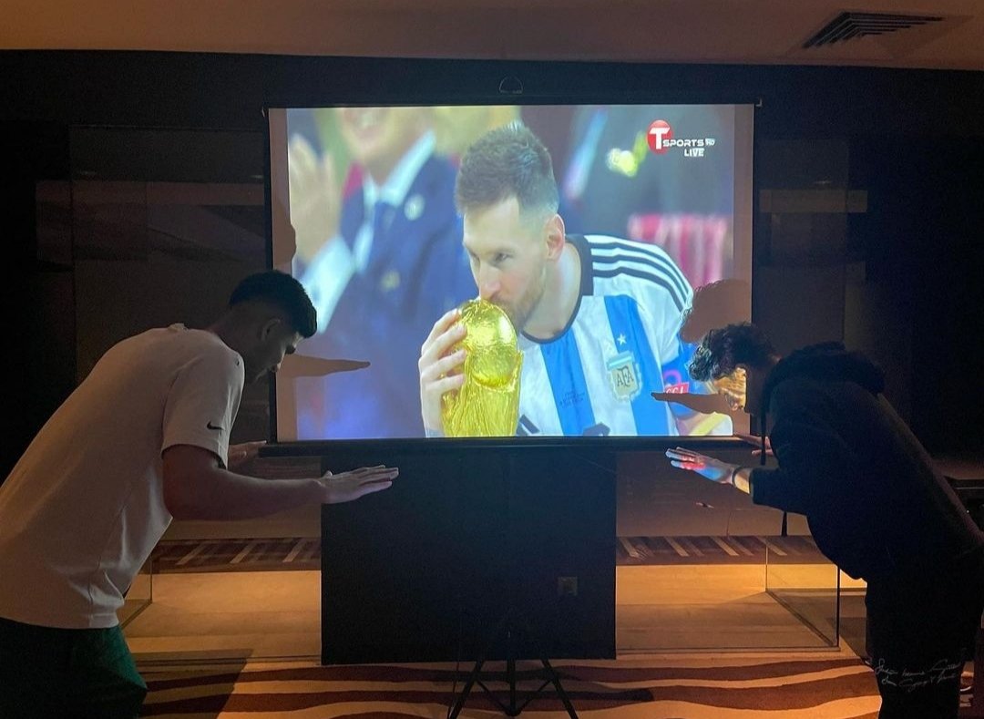 ShubmanGill's tweet photo. The GREATEST of all time Leo Messi 
SIIIIIIUUUUUUU https://t.co/HMgu6Kl085