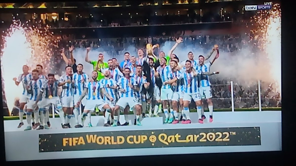 Manel74797332's tweet photo. تهانينا للأرجنتين تهانينا لميسي أسطورة الماضي و الحاضر 🇦🇷🏆💙

#arjantinfransa
#Messi𓃵

#Arjantina
@SWFE_4K

#الارجنتين_بطلة_لكأس_العالم 💙 https://t.co/njbR0cXV9d