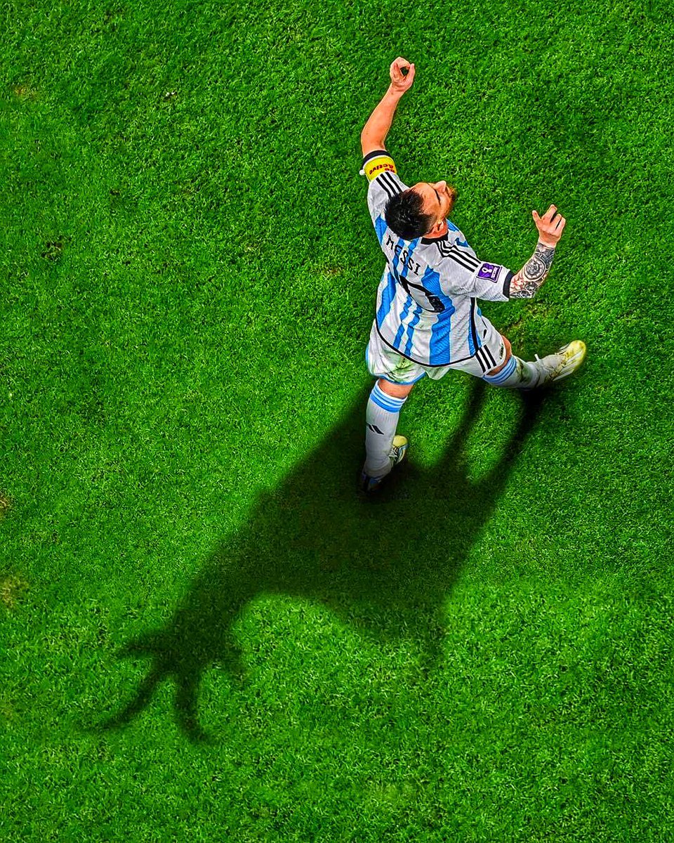 LEO MESSI izledigim en etkileyici filmdi.. imdb puanı 🔟 olmasının yanı sıra GOAT ödülünü almaya hak kazanan, gelmiş geçmiş tekrarı olmayan tek film.

🐐 🇦🇷 🏆