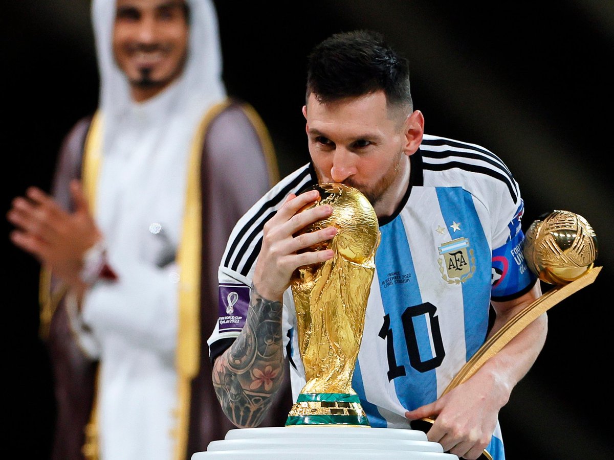 Henryad01's tweet photo. No matter what your opinion is you can't hate this moment.
#GOAT #WorldCupFinal #Messi𓃵 #Messi𓃵day https://t.co/hJlP0CeqzV
