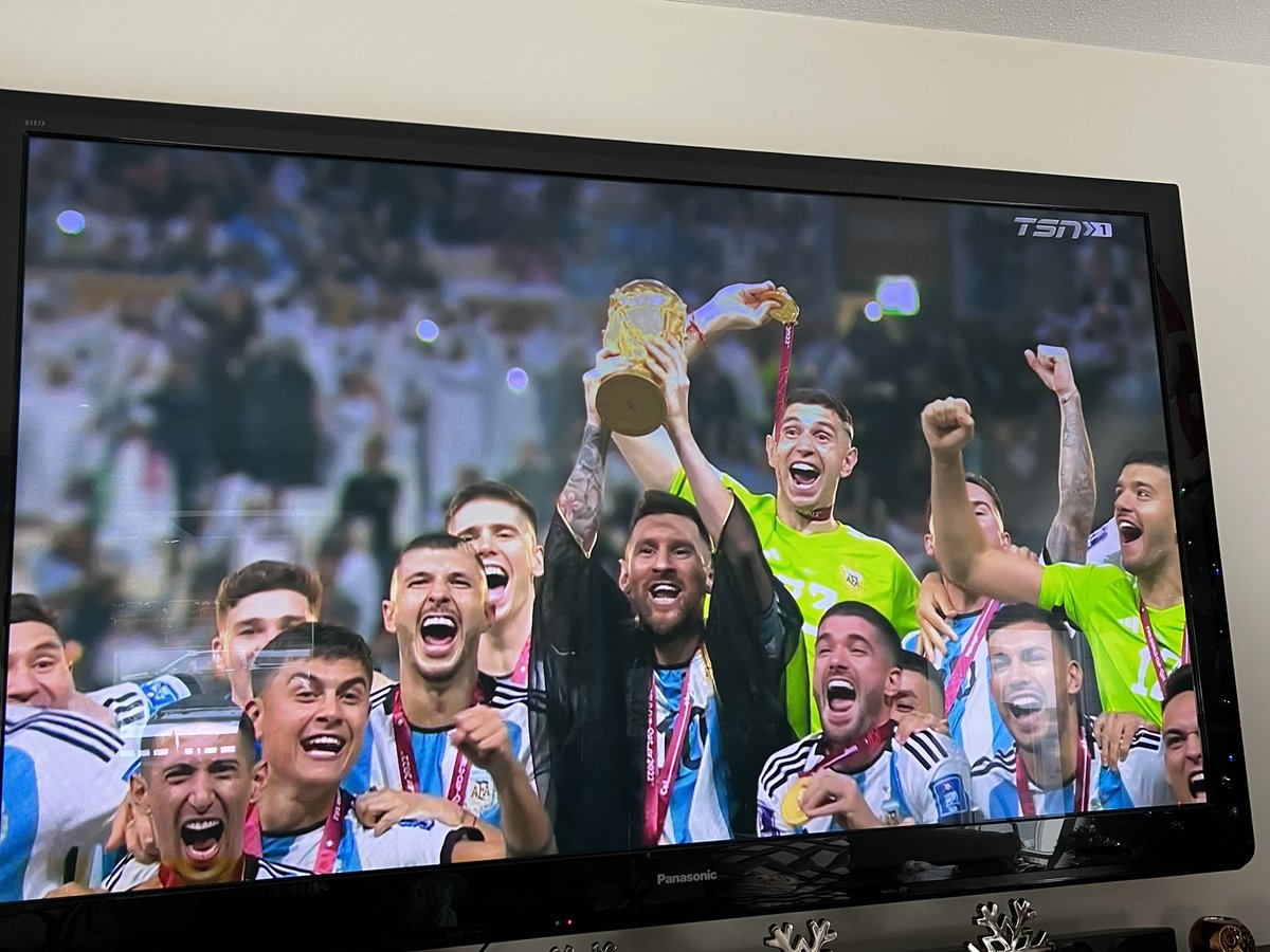 TLock27's tweet photo. @FIFAWorldCup Congrats to Argentina and well done FIFA!  Also, it’s a very welcome sight that there are NO REPORTERS getting in the players faces..: they seem to be able to enjoy and savour these once in a lifetime moments.  @NHL @MLB @NFL should take note! https://t.co/OQ6fTHF3NM