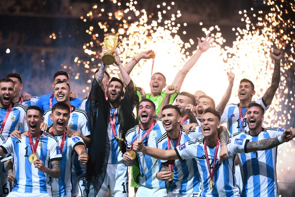 thefield_in's tweet photo. #FifaWorldCup #Qatar2022

Lionel Messi-led Argentina, #FIFAWorldCup champions for 2022 🏆👏

#ARG vs #FRA:
https://t.co/B8zXIOKxIQ https://t.co/dHpU60zASD
