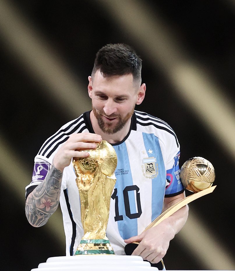 gbrocq's tweet photo. Felicitaciones a todos mis amigos argentinos. Bien merecida la copa y bien por Messi que tanto la buscó. https://t.co/OJZWl0zxNf