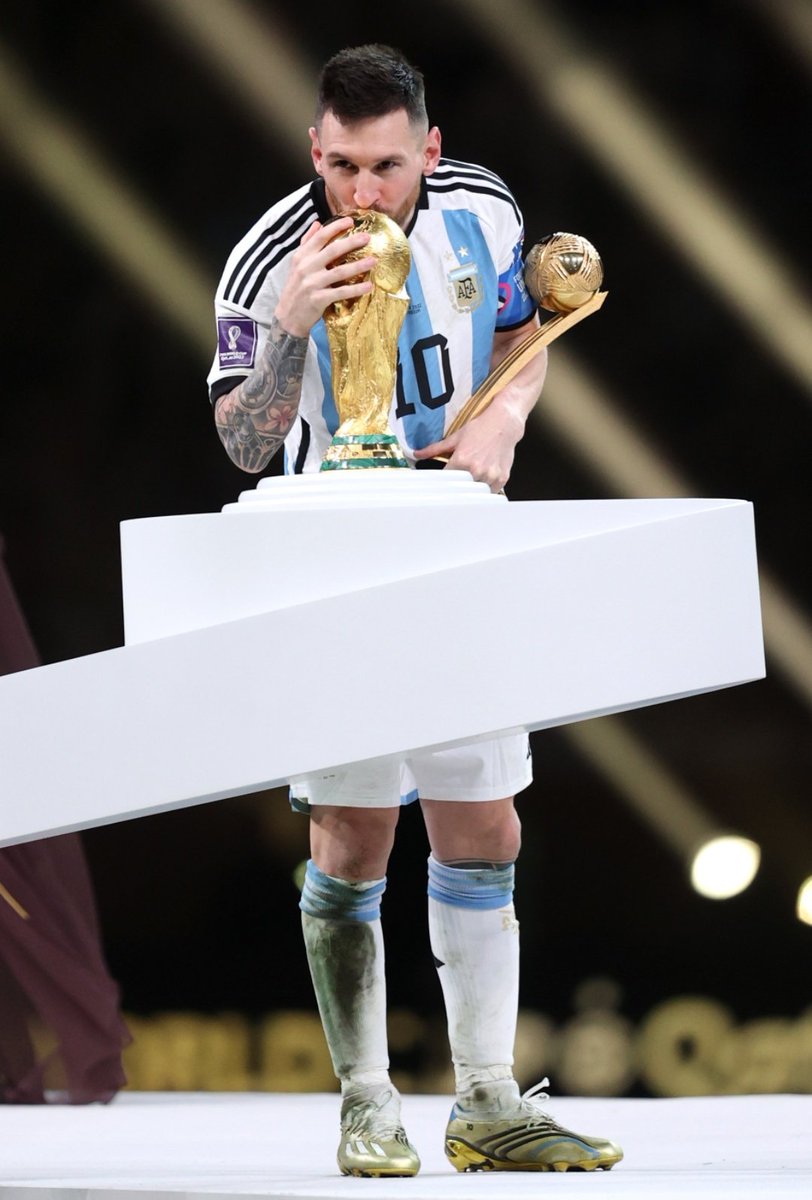 theprayagtiwari's tweet photo. This picture singly handedly broke the internet #FIFAWorldCup https://t.co/3Ctr82GCJg