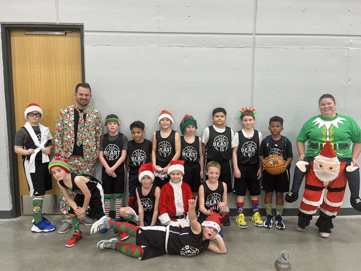 KTFiala's tweet photo. Congrats to 3rd grade @BeastYouthHoops Purple for a 1st place finish and ending the weekend 3-0 at the Real Deal Holiday Jam Fest Tournament. So proud of them all!! And we are the best dressed coaches as well! #futureBeasts https://t.co/YkwYUjUUik