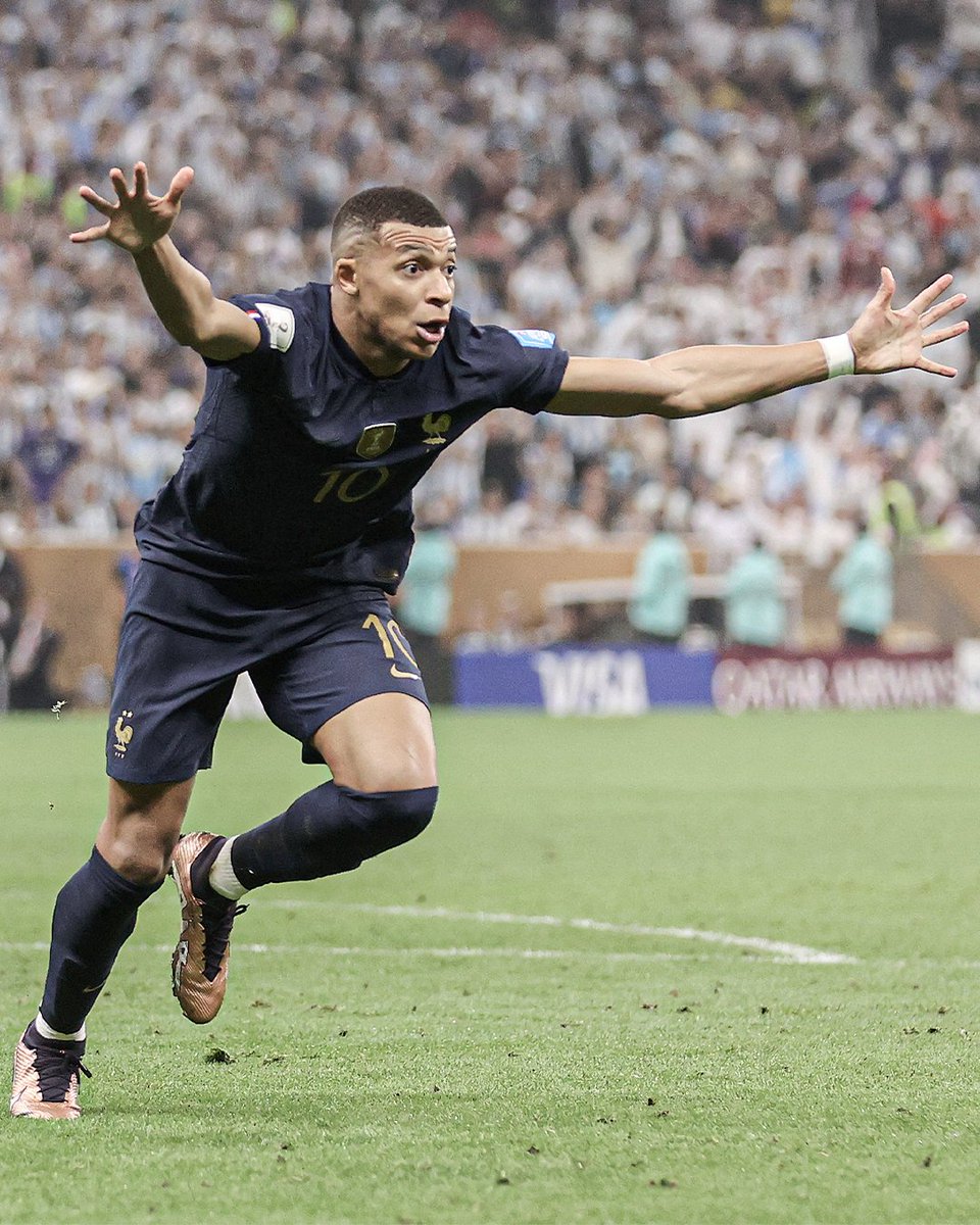 TorresErwerle's tweet photo. Perdonen, pero Mbappé es un animal.

En la premiacion lo aplaudieron casi todos los argentinos. Me incluyo. https://t.co/hXBOKeIcc1