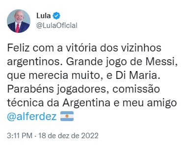 J_LIVRES's tweet photo. Lula, em sinal de amistosidade, e demonstrando sua vontade em reconstruir uma América Latina forte e unida, parabeniza a seleção Argentina e o Presidente Alberto Fernandez pela conquista do tricampeonato
#COPADOCATAR #Copa2022 https://t.co/9XEwRsPvWt