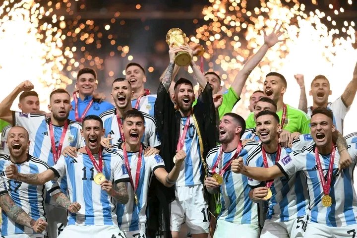 Wukai90's tweet photo. 🏆 𝐂𝐇𝐀𝐌𝐏𝐈𝐎𝐍𝐒 🏆

#FIFAWorldCup | #Qatar2022 
#ARGFRA 
#FIFAWorldCup 
#Messi𓃵 https://t.co/fcZD2hVH0g