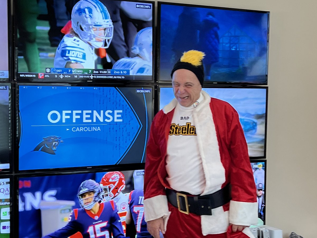 AlasSports's tweet photo. Bad Santa made an appearance today! https://t.co/8n1WDdj29k
