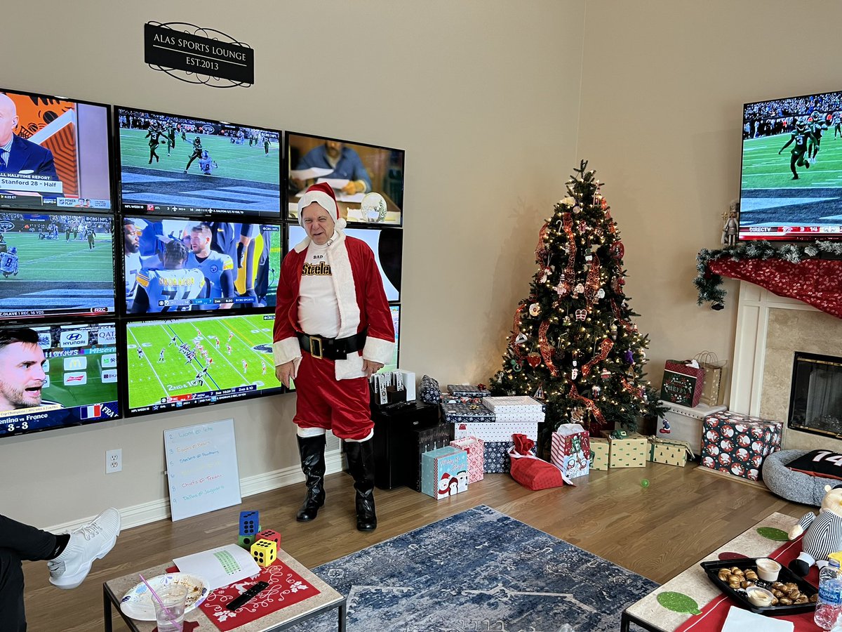 AlasSports's tweet photo. Bad Santa made an appearance today! https://t.co/8n1WDdj29k