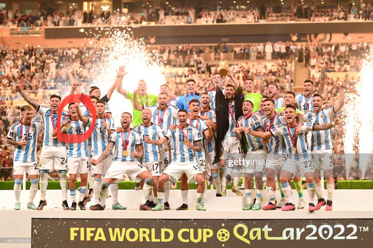 mayralizarazom's tweet photo. Ódienme. Feliz por Messi, por Di María, por Julián Álvarez. Pero ojalá lleguen a Argentina 🇦🇷 y capturen a este tipo, y que ojalá no le den las ganancias https://t.co/dwfvvdMEo8
