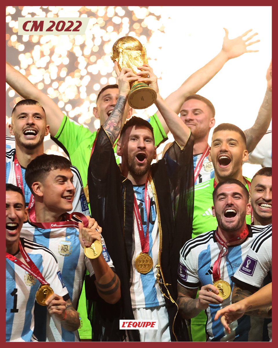 Lionel Messi soulève le trophée de la Coupe du monde.

📸 Nicolas Luttiau / L'Équipe

#ARGFRA #ArgentinaVsFrance