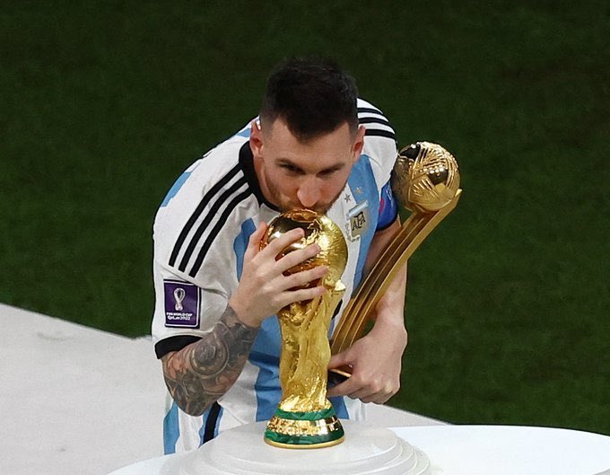 ZMErika's tweet photo. Gran partido ! 🇦🇷#OrgulloLatinoamericano  “andá pa’allá bobo” Grande Messi !! ❤️ #CopaMundial https://t.co/fXixILqwTP