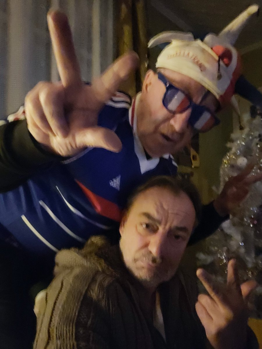 MichaelCouybes's tweet photo. 1978, 1er souvenir de
 #ArgentinaVsFrance avec papa dans ses bras. 2018 #CroatieFrance sur ses épaules. 2022 #AGRFRA toujours à ses côtés. La #meilleureCoupeduMonde avec lui, tel le peintre à qui on demandait son meilleur tableau, c'est toujours la prochaine 🤩🥰
#FIFAWorldCup https://t.co/YUKp5dCCtO