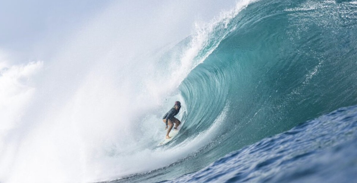 NSB808's tweet photo. Bethany Hamilton is my hero! Charging second reef Pipeline yesterday was just unbelievable! So stoked to see all the women charging and having the opportunity to be part of the Pipe Master Event. 🙌🤙 #surfing #pipemasters #wsl https://t.co/9rVI2BMovE
