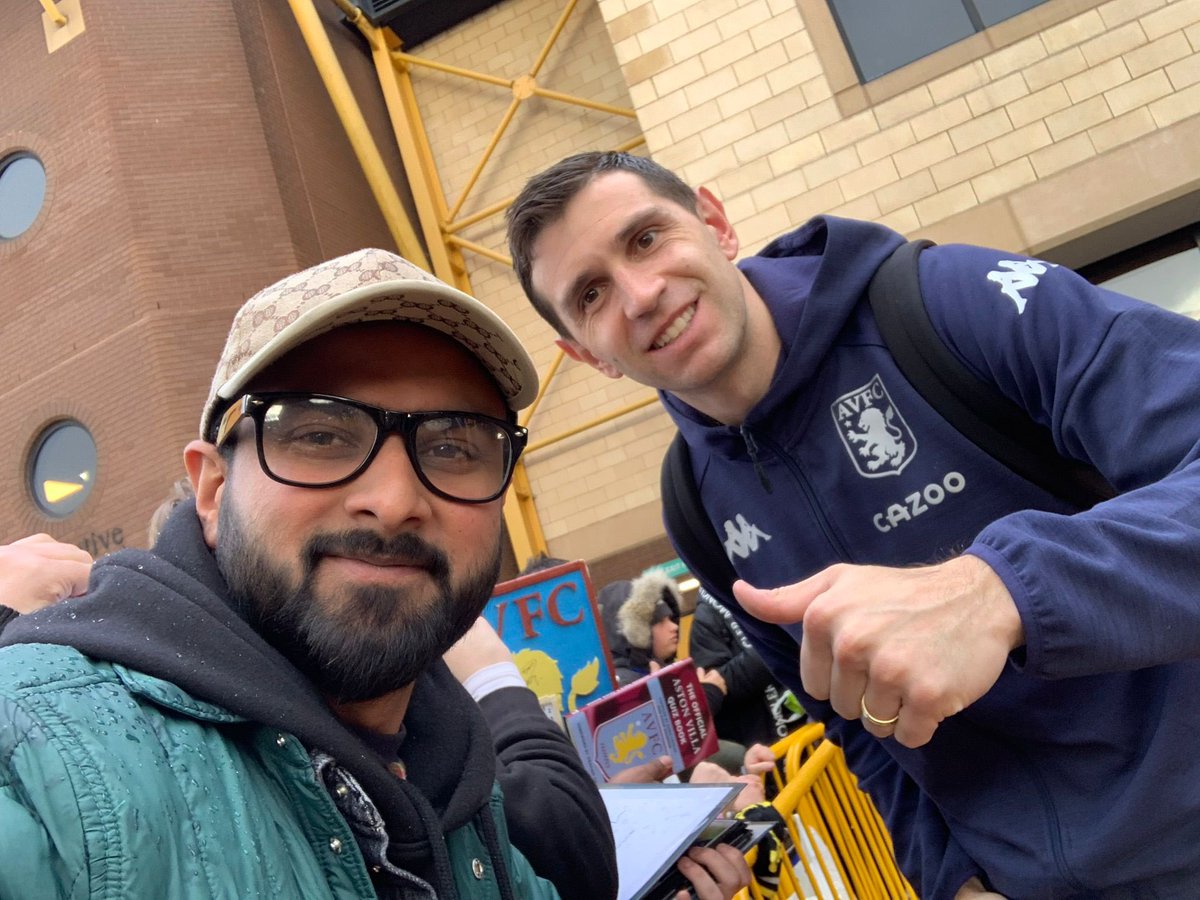 arifrobin's tweet photo. Congratulations @emimartinezz1 👏
Golden glove winner 👏👏
#ArgentinaVsFrance #ARGFRA #WorldCupFinal #WorldCup #Messi𓃵 #emimartinez https://t.co/XD3xdbf7tG