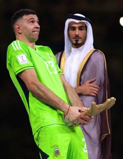 Brighton_arg's tweet photo. Jaja que ficha bulto el qatari, amigo de Mbappe seguro. https://t.co/ounAO9c5tI