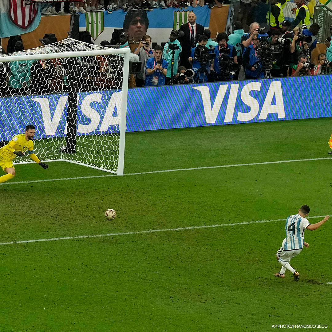📸: Argentina defeated France in an epic World Cup final that ended after a penalty shootout.

After extra time, the score was 3-3. Argentina won the shootout 4-2. abcn.ws/3W07ofD