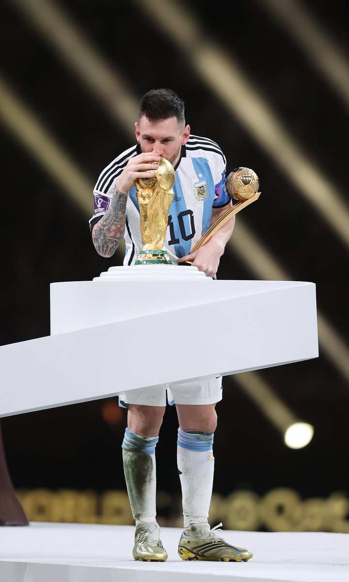 jonitorres09's tweet photo. YO VI AL MÁS GRANDE DE TODOS SALIR CAMPEÓN DEL MUNDO https://t.co/WJyh1Rz1Az