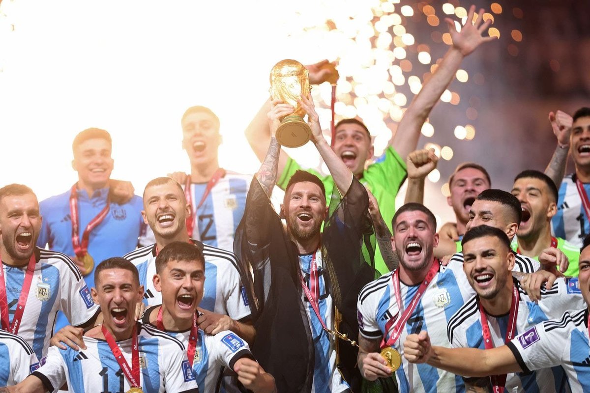NusfaqM's tweet photo. Football won today. Messi won the worldcup, finally! What an amazing journey! What a teriffic player! It's been an honor watching this man play in this lifetime!

#WorldCupFinal #Qatar2022 #WorldCup2022 #Messi𓃵 https://t.co/QcmI6kDNyI