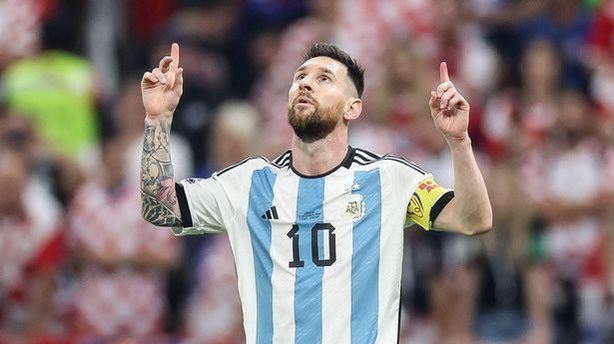 jon_keough's tweet photo. All hero’s wear capes! #ArgentinaVsFrance #FIFAWorldCup #WorldCup #WorldCupFinal https://t.co/unVSuOZwo4